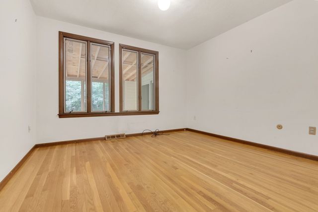 16 Ward Lane, Sherborn, MA 01770