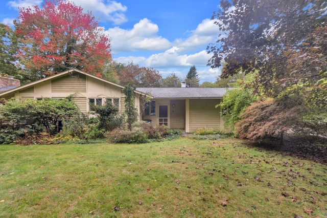 16 Ward Lane, Sherborn, MA 01770