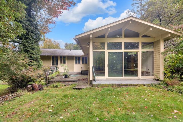 16 Ward Lane, Sherborn, MA 01770