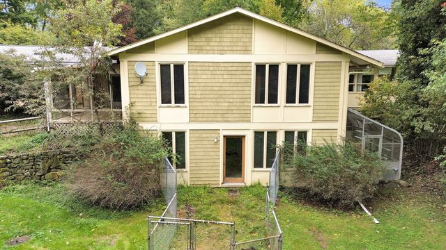 16 Ward Lane, Sherborn, MA 01770