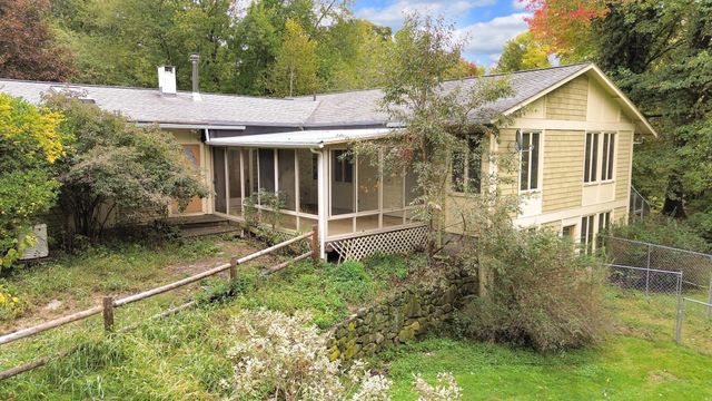 16 Ward Lane, Sherborn, MA 01770
