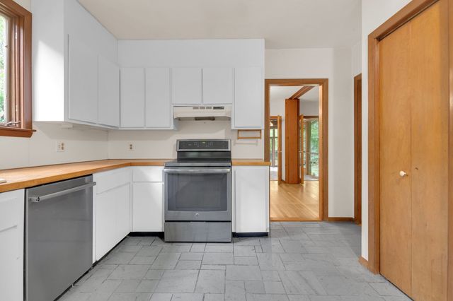 16 Ward Lane, Sherborn, MA 01770