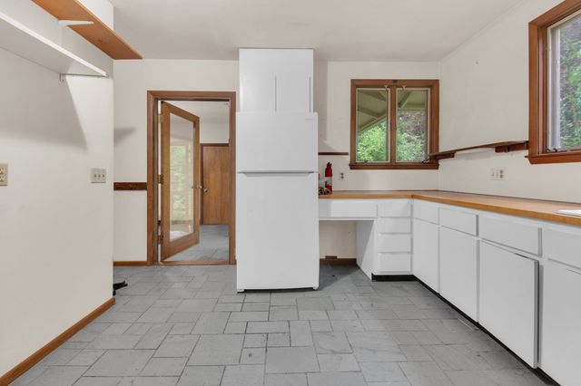 16 Ward Lane, Sherborn, MA 01770