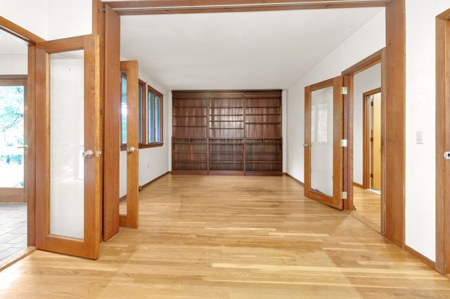 16 Ward Lane, Sherborn, MA 01770