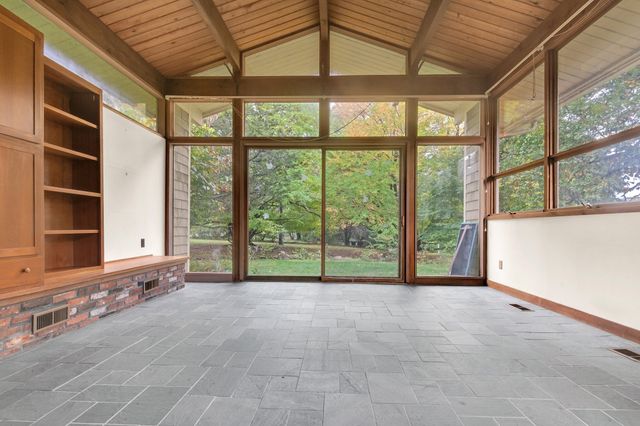 16 Ward Lane, Sherborn, MA 01770