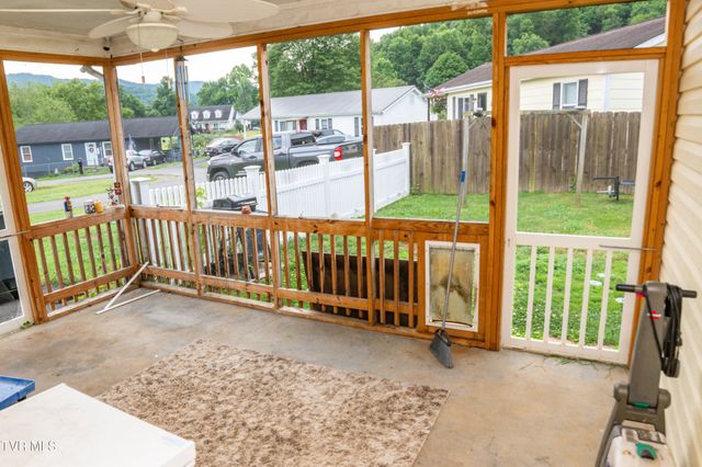102 Mountain View Circle, Johnson City, TN 37601