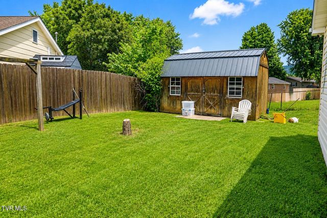 102 Mountain View Circle, Johnson City, TN 37601