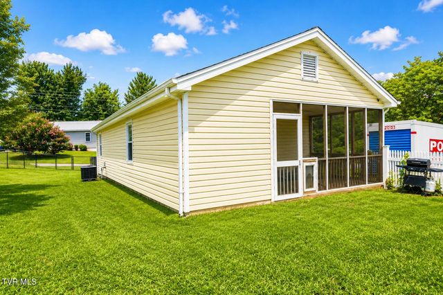 102 Mountain View Circle, Johnson City, TN 37601