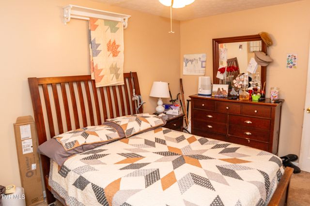 102 Mountain View Circle, Johnson City, TN 37601