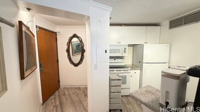 1088 Bishop Streets 2202, Honolulu, HI 96813