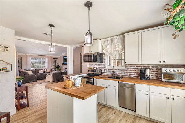 7133 Highway 24, Townville, SC 29689