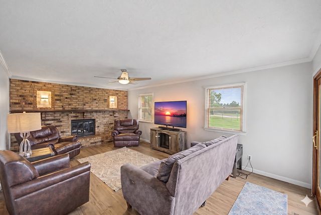 302 Village Circle, Altoona, IA 50009