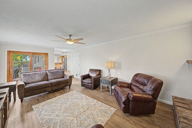 302 Village Circle, Altoona, IA 50009