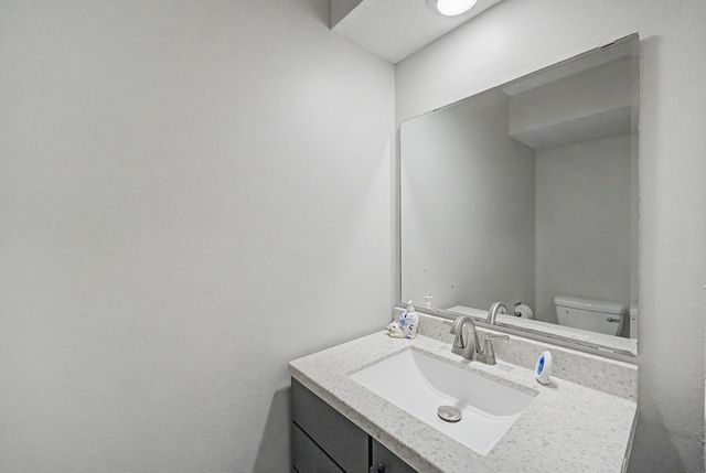302 Village Circle, Altoona, IA 50009