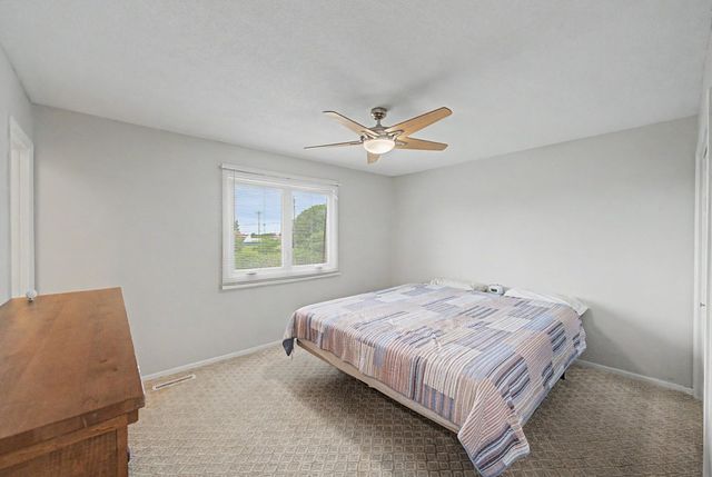 302 Village Circle, Altoona, IA 50009