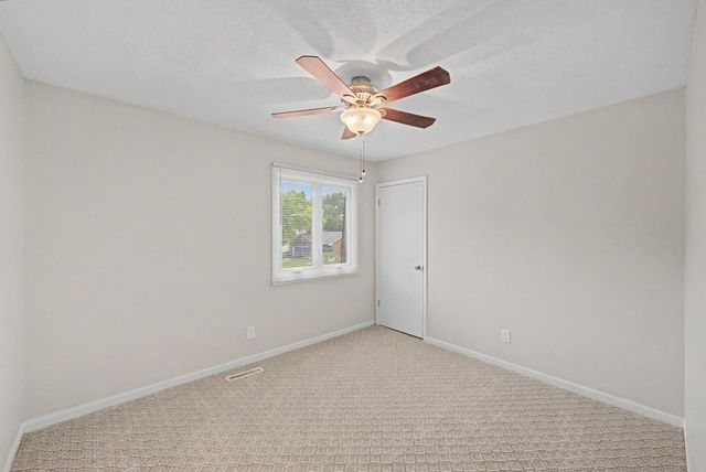 302 Village Circle, Altoona, IA 50009