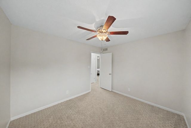 302 Village Circle, Altoona, IA 50009