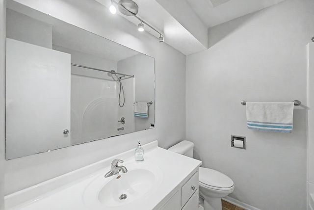 302 Village Circle, Altoona, IA 50009