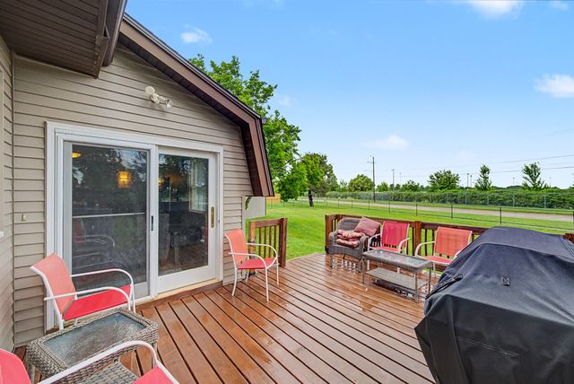 302 Village Circle, Altoona, IA 50009