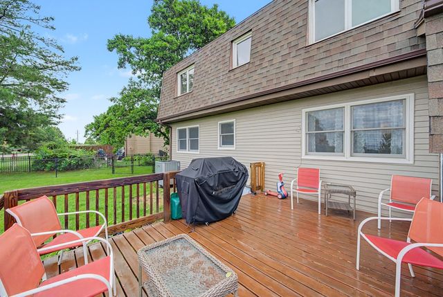 302 Village Circle, Altoona, IA 50009