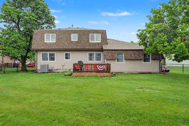 302 Village Circle, Altoona, IA 50009