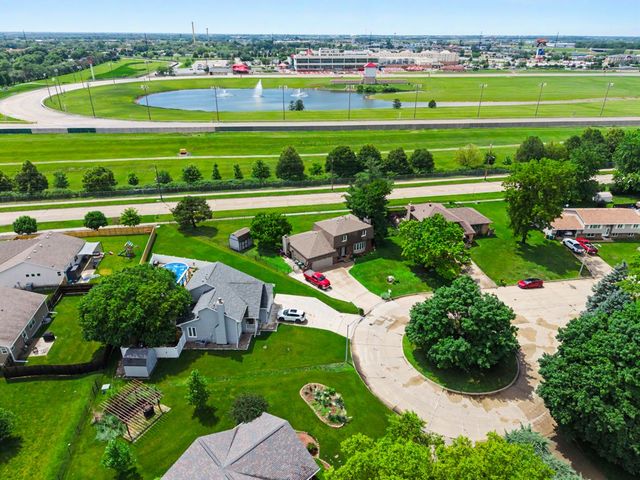302 Village Circle, Altoona, IA 50009