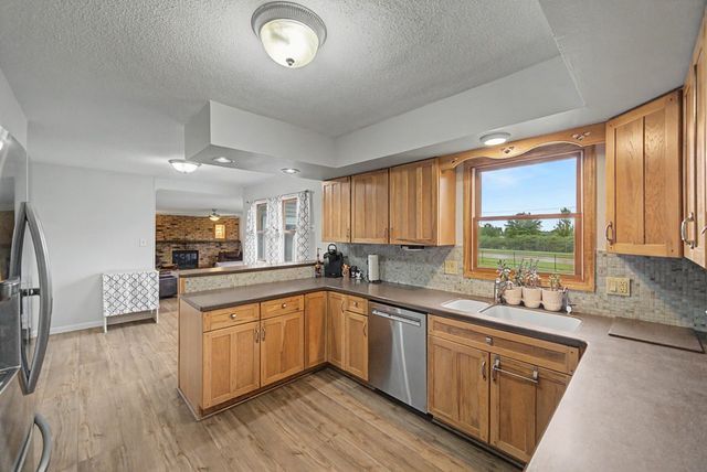 302 Village Circle, Altoona, IA 50009