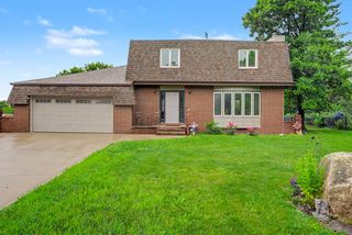 302 Village Circle, Altoona, IA 50009