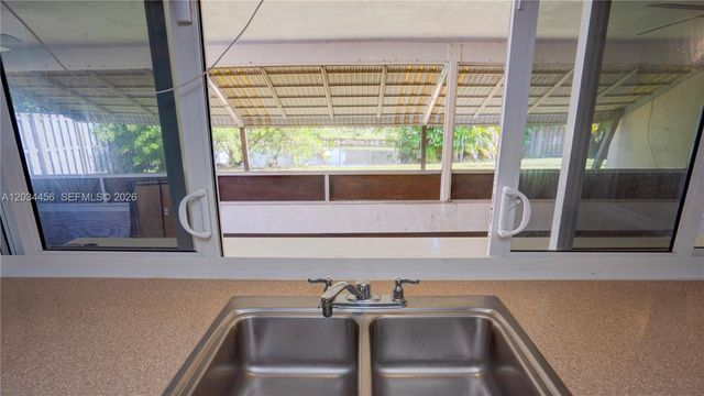 6801 NW 25th Ct, Sunrise, FL 33313