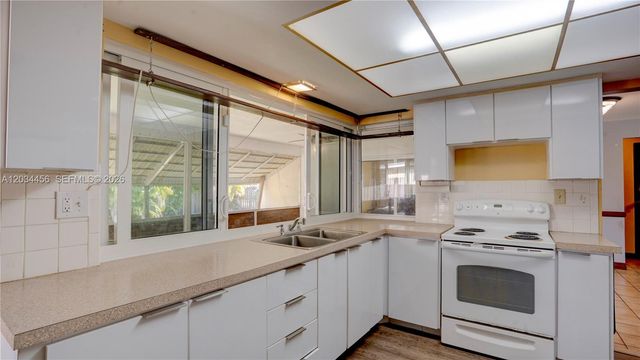 6801 NW 25th Ct, Sunrise, FL 33313
