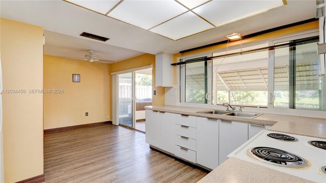 6801 NW 25th Ct, Sunrise, FL 33313