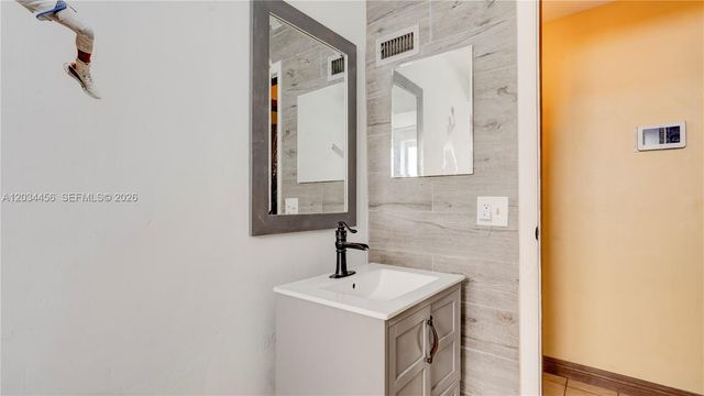 6801 NW 25th Ct, Sunrise, FL 33313