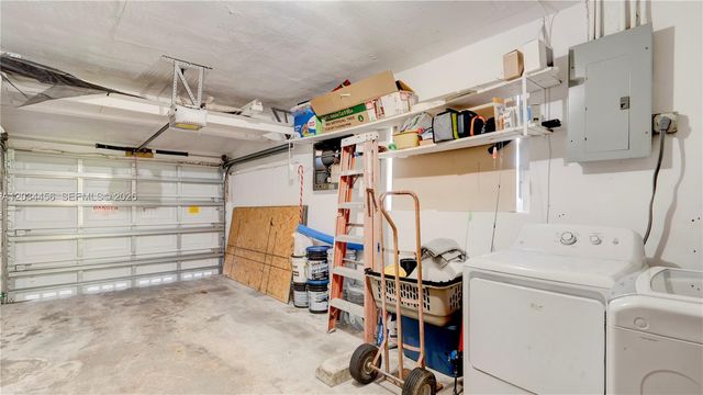 6801 NW 25th Ct, Sunrise, FL 33313