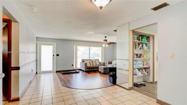 6801 NW 25th Ct, Sunrise, FL 33313