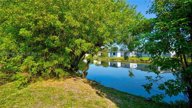 6801 NW 25th Ct, Sunrise, FL 33313