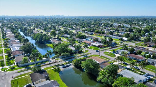 6801 NW 25th Ct, Sunrise, FL 33313