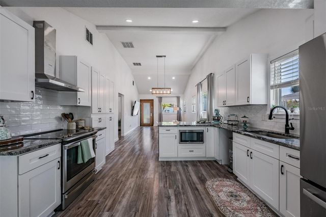 1875 MICHIGAN AVENUE NE, St Petersburg, FL 33703