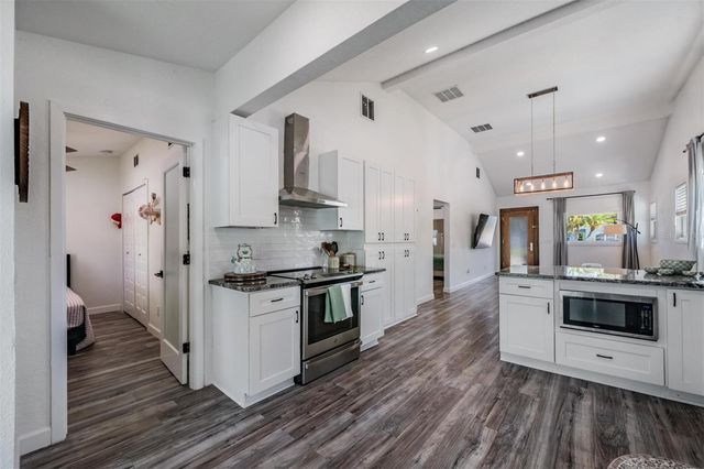 1875 MICHIGAN AVENUE NE, St Petersburg, FL 33703