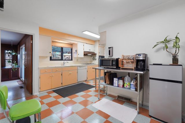 1113 Glorieta Street NE, Albuquerque, NM 87112