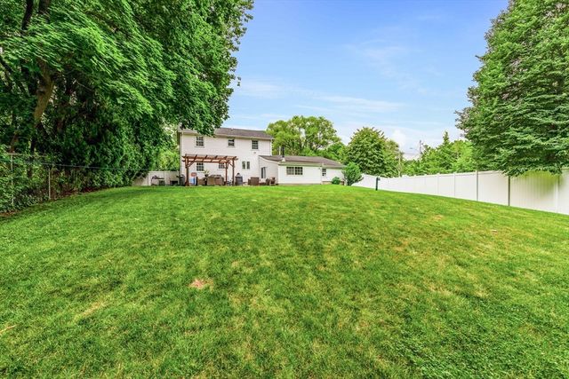 231 Haverhill St, Rowley, MA 01969