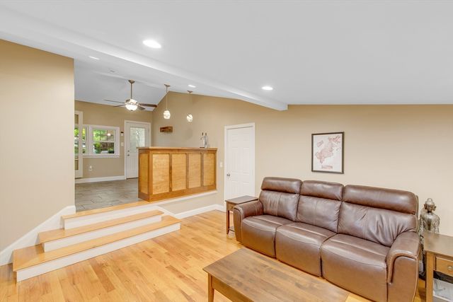 231 Haverhill St, Rowley, MA 01969