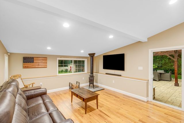 231 Haverhill St, Rowley, MA 01969