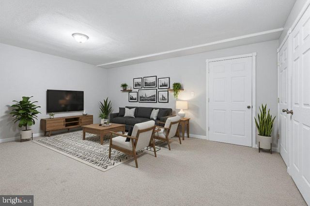 4074 LAUREL LN, Mount Joy, PA 17552