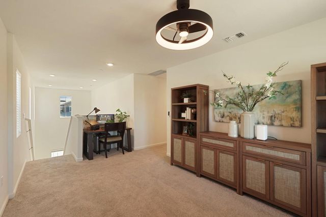437 Rainbow Falls Ln, Manteca, CA 95337