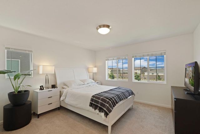 437 Rainbow Falls Ln, Manteca, CA 95337