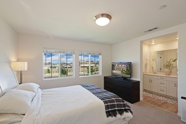 437 Rainbow Falls Ln, Manteca, CA 95337