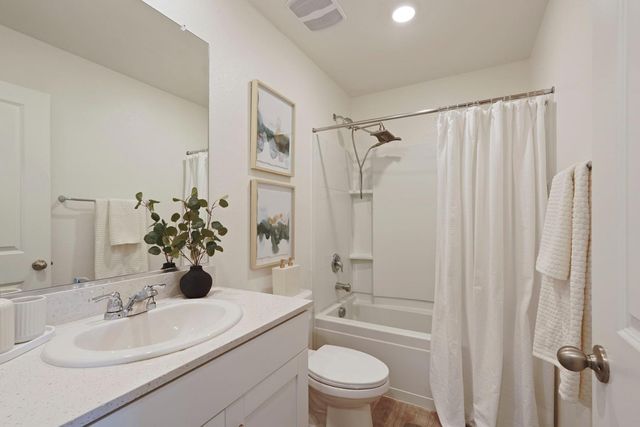 437 Rainbow Falls Ln, Manteca, CA 95337