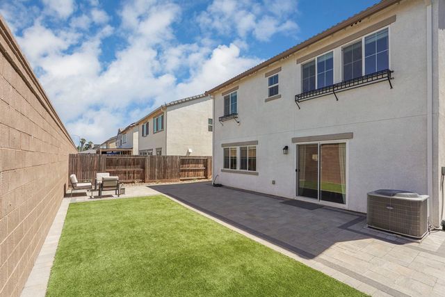 437 Rainbow Falls Ln, Manteca, CA 95337