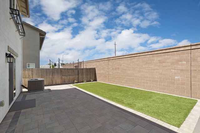 437 Rainbow Falls Ln, Manteca, CA 95337