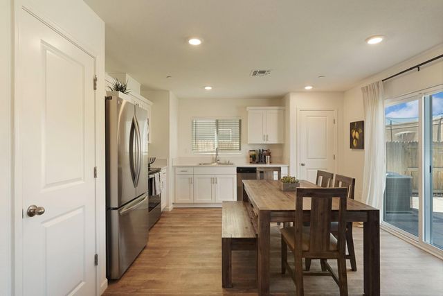 437 Rainbow Falls Ln, Manteca, CA 95337